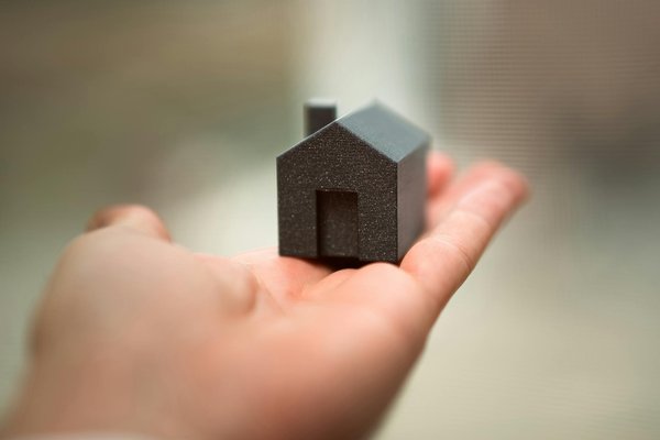 « Guide Pratique : Rétablir la Beauté d'un Parquet Massif tout en Préservant sa Patine »